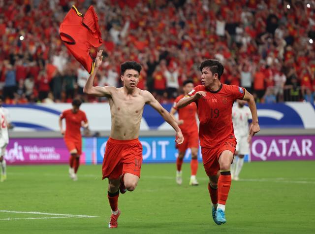 1749627316278086405.jpg (体育)(62)足球——世预赛:中国队胜巴林队XxjpseC007329_20250610_PEPFN0A001.jpg