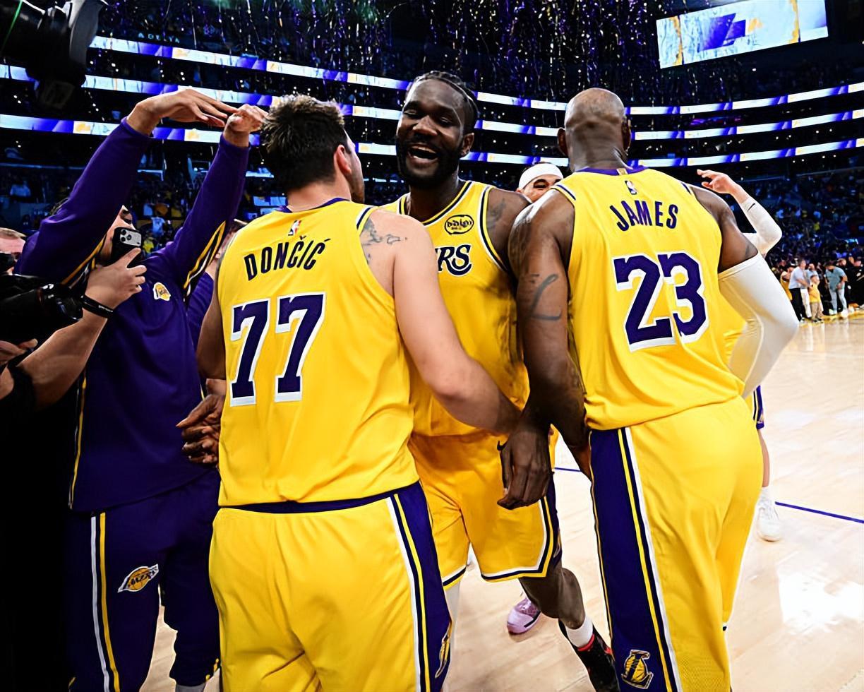 开云app-关键时刻简直是攻守兼备，湖人先发中锋的个人能力绝对不差？